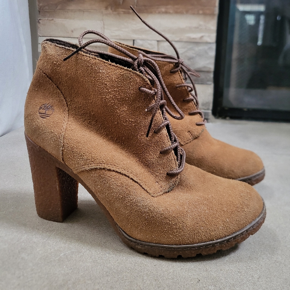 Timberland Women's Tillston Chunky Heel Chukka Boots Wheat Gummie Sole Sz 7